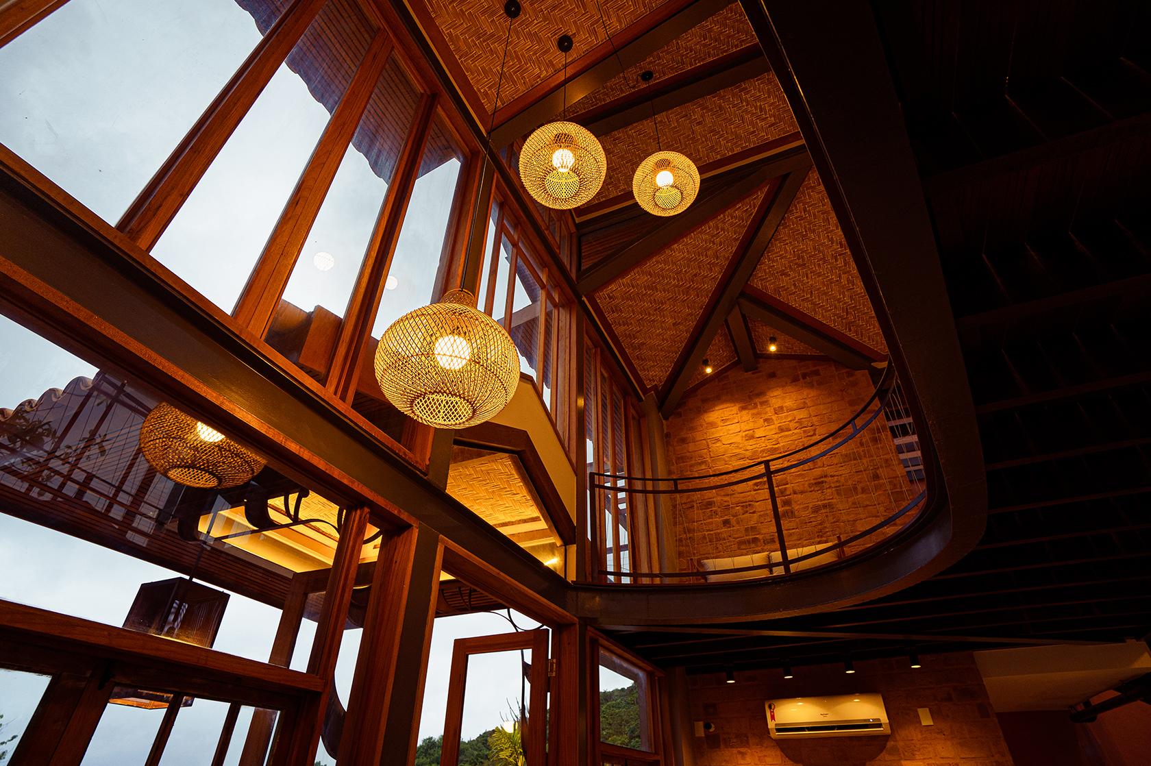 image-housing-carousel