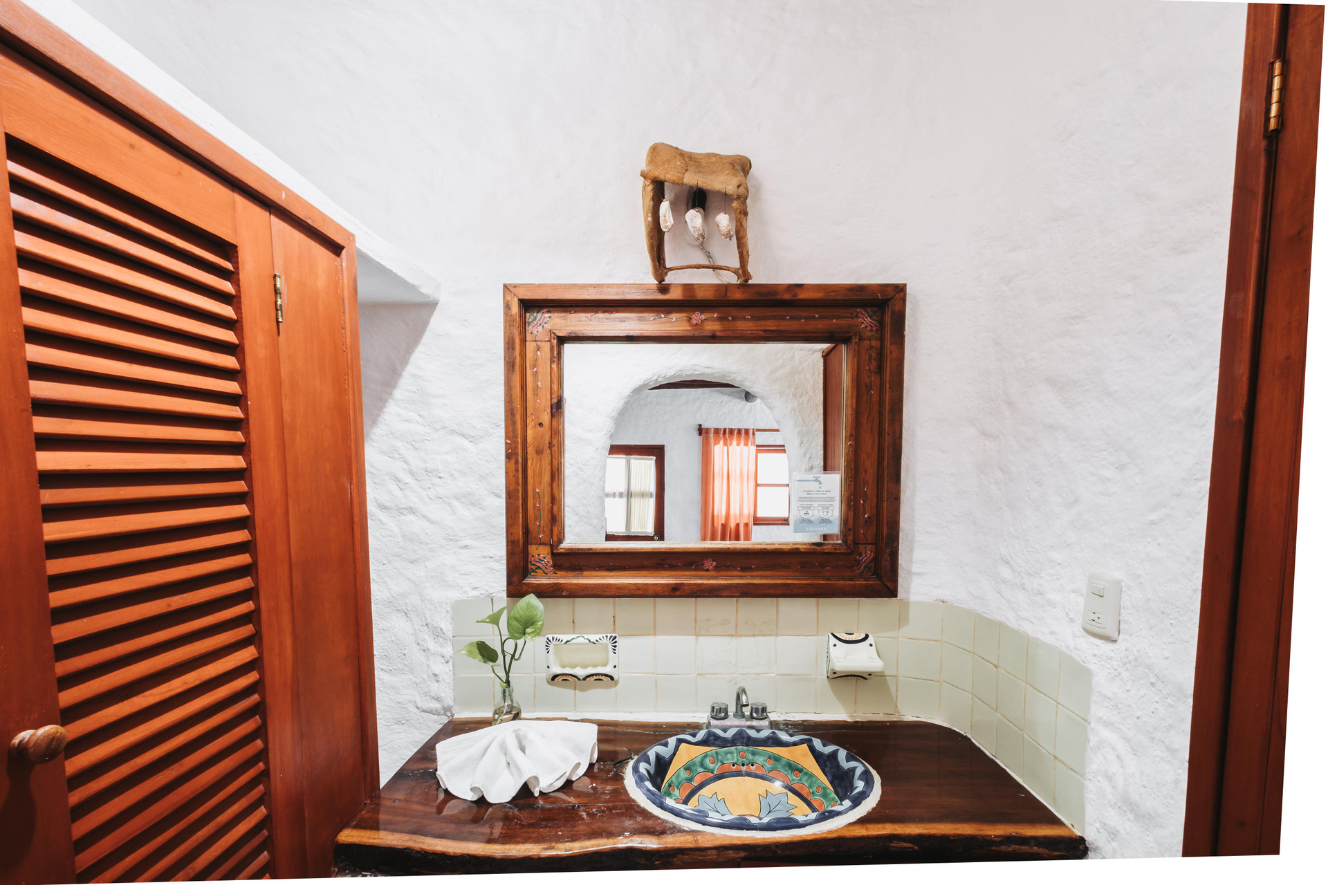 HIBISCUS SUPERIOR GARDEN VIEW