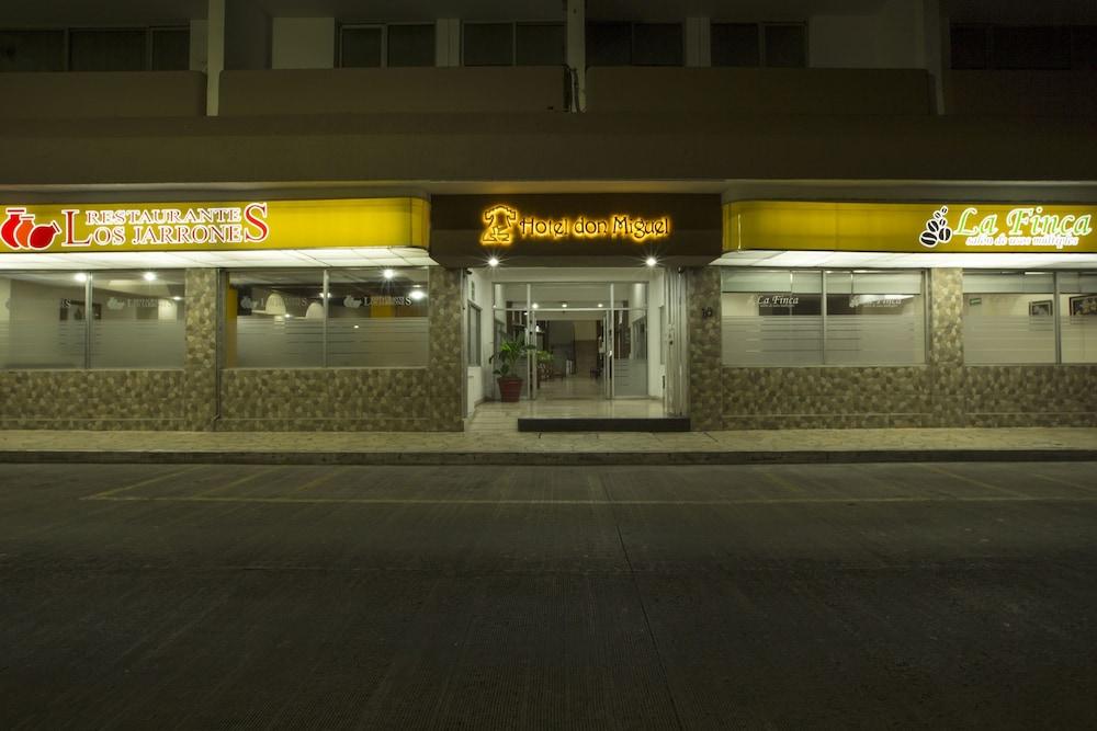 image-housing-carousel