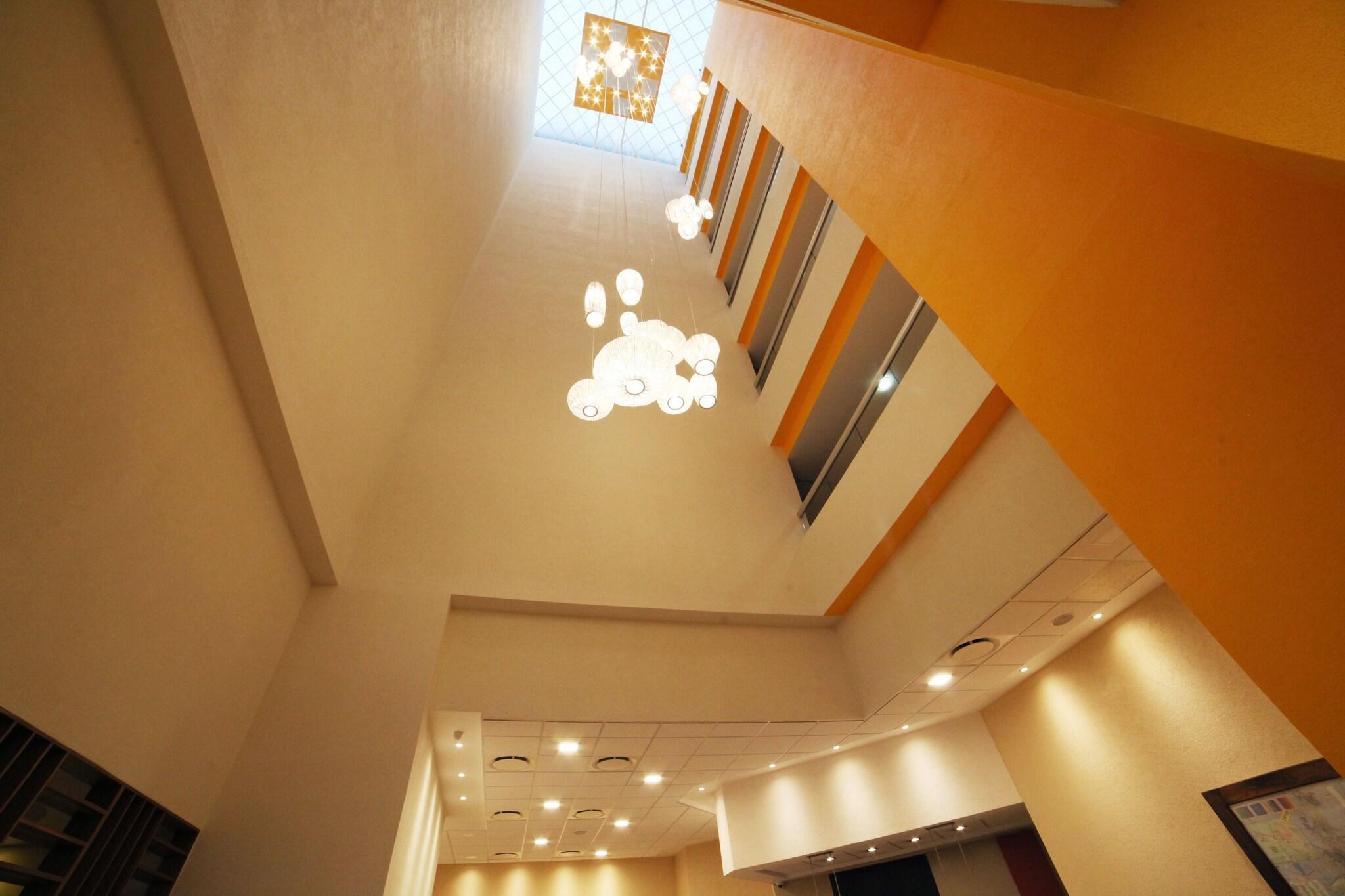 image-housing-carousel