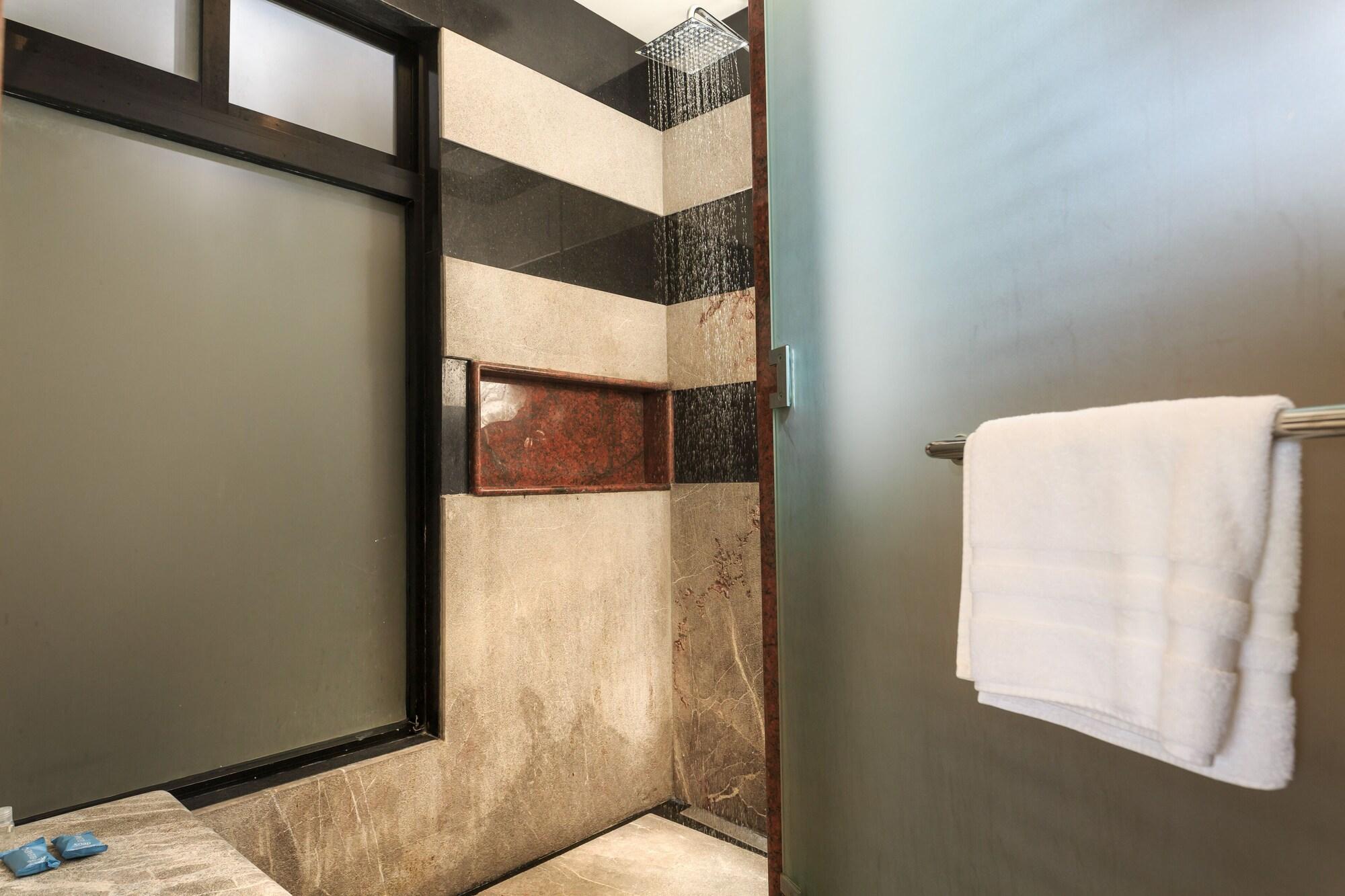 Grand Presidential Suite Hot Tub with Balcony Collection