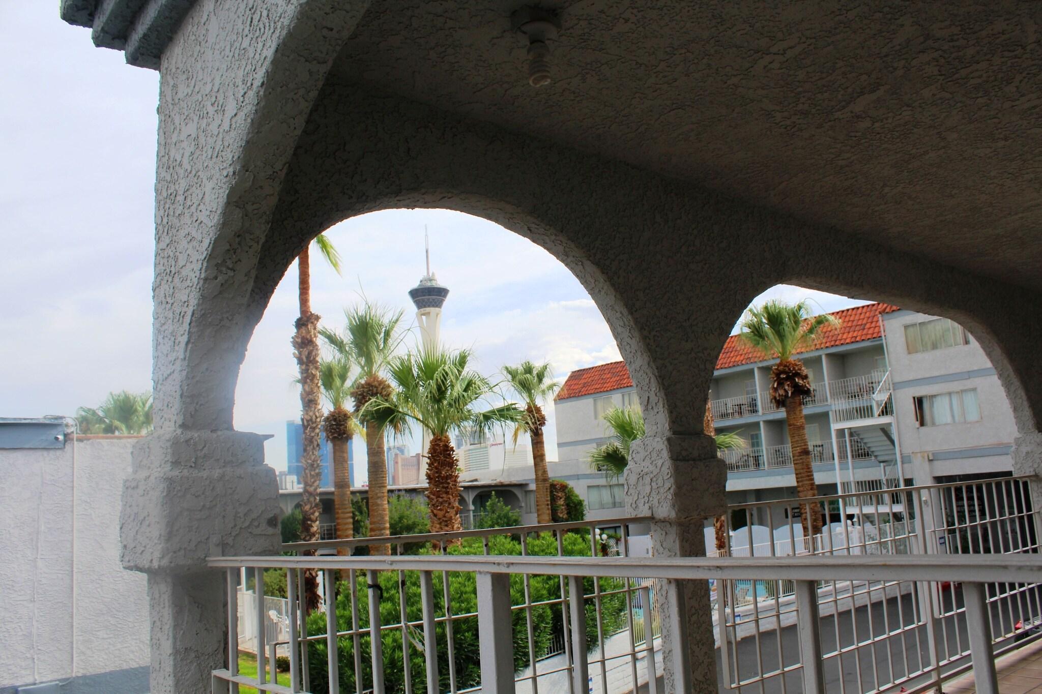 image-housing-carousel