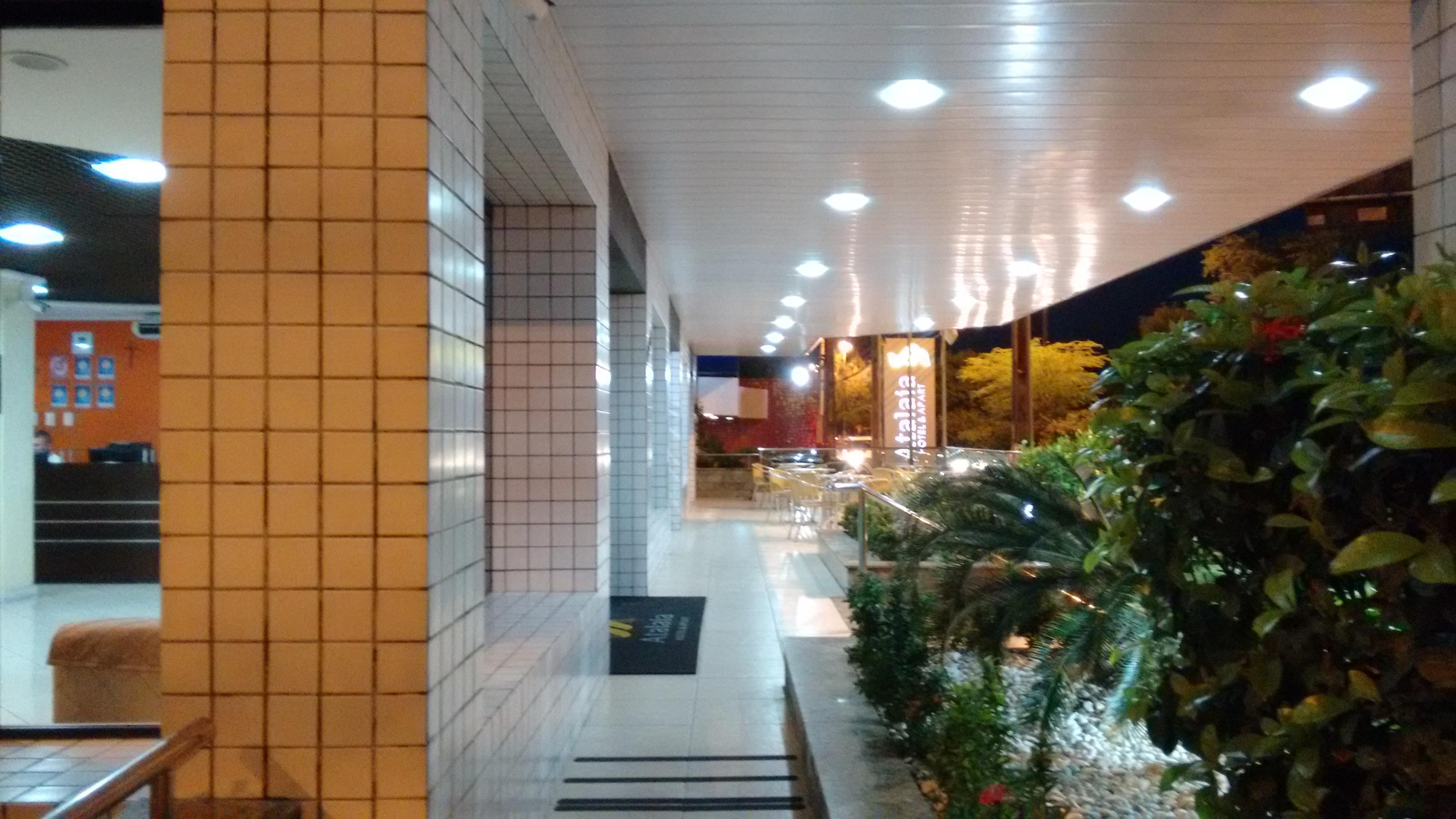 image-housing-carousel
