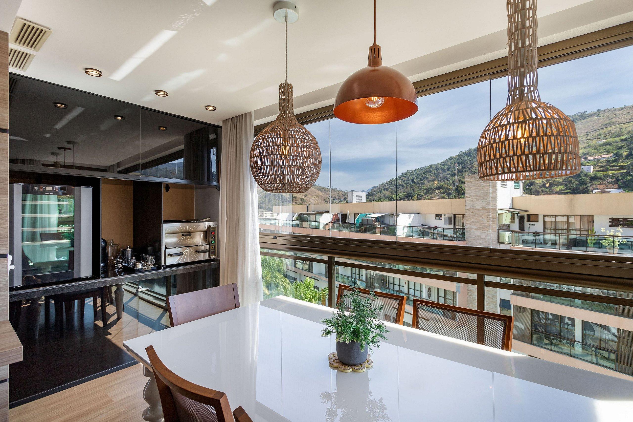 image-housing-carousel