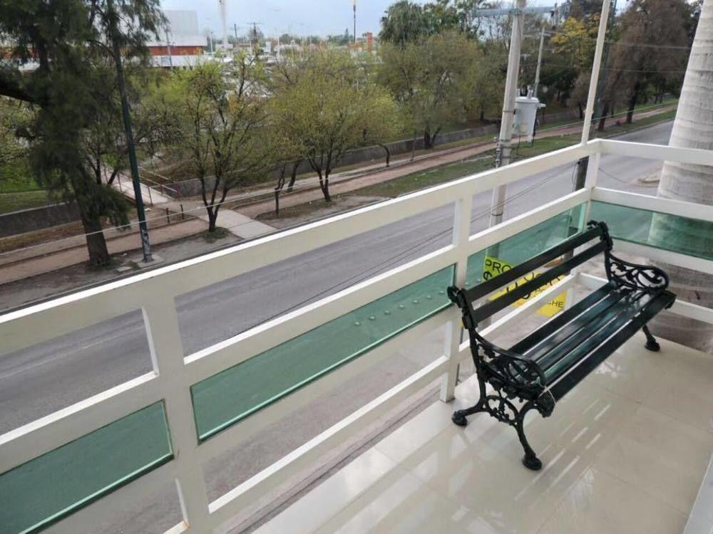 image-housing-carousel