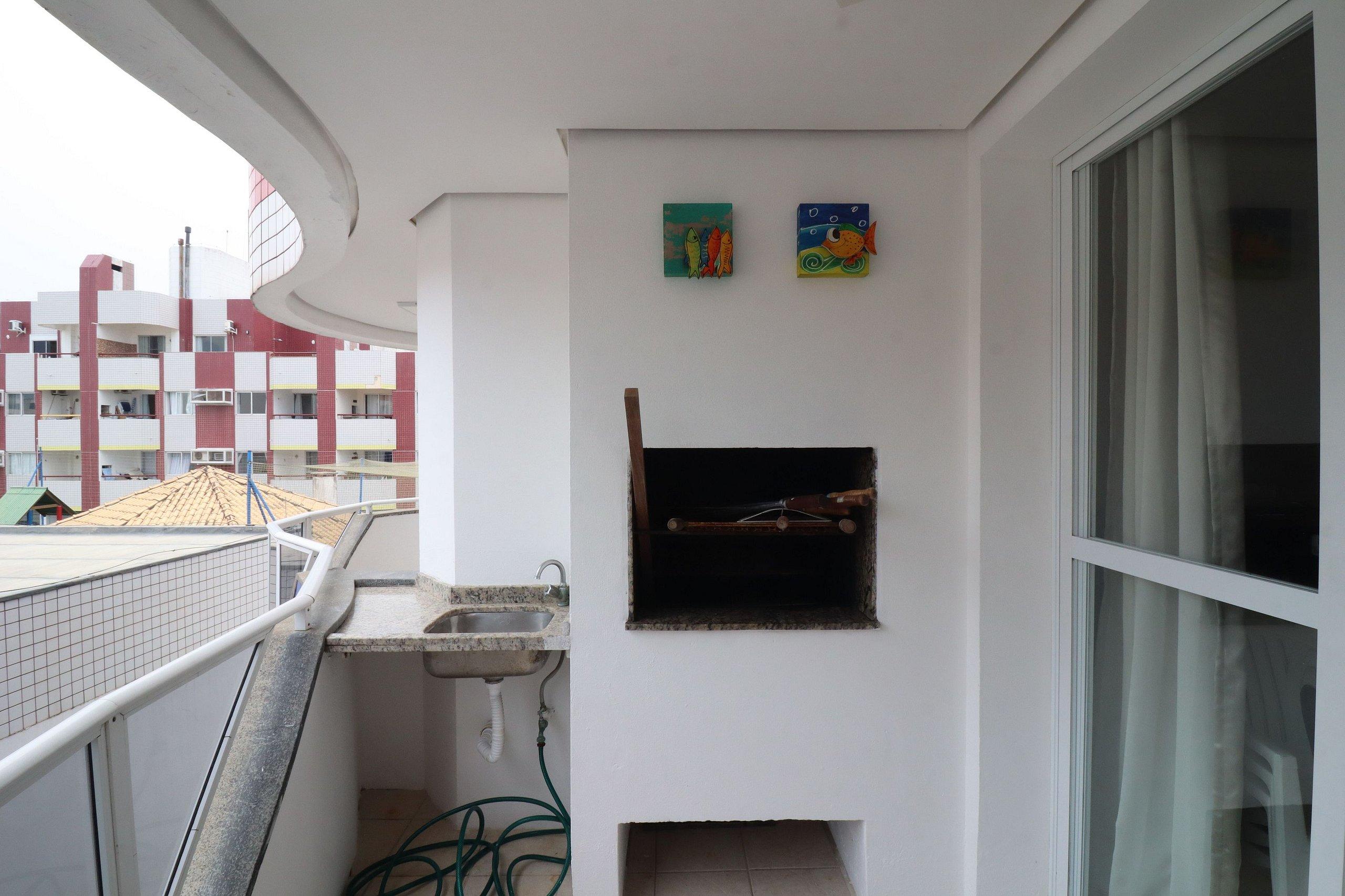 image-housing-carousel