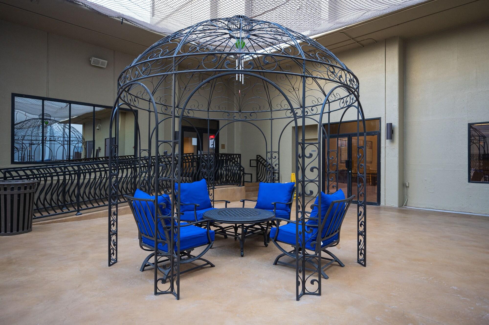 image-housing-carousel