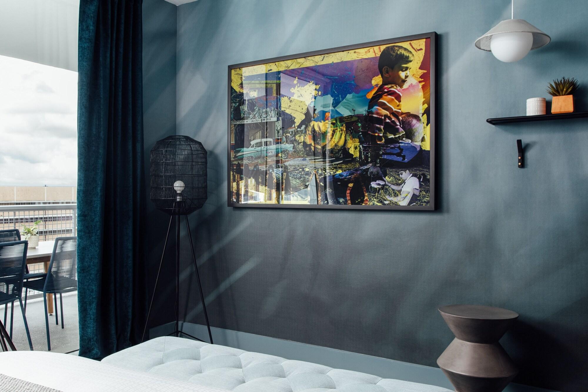 image-housing-carousel