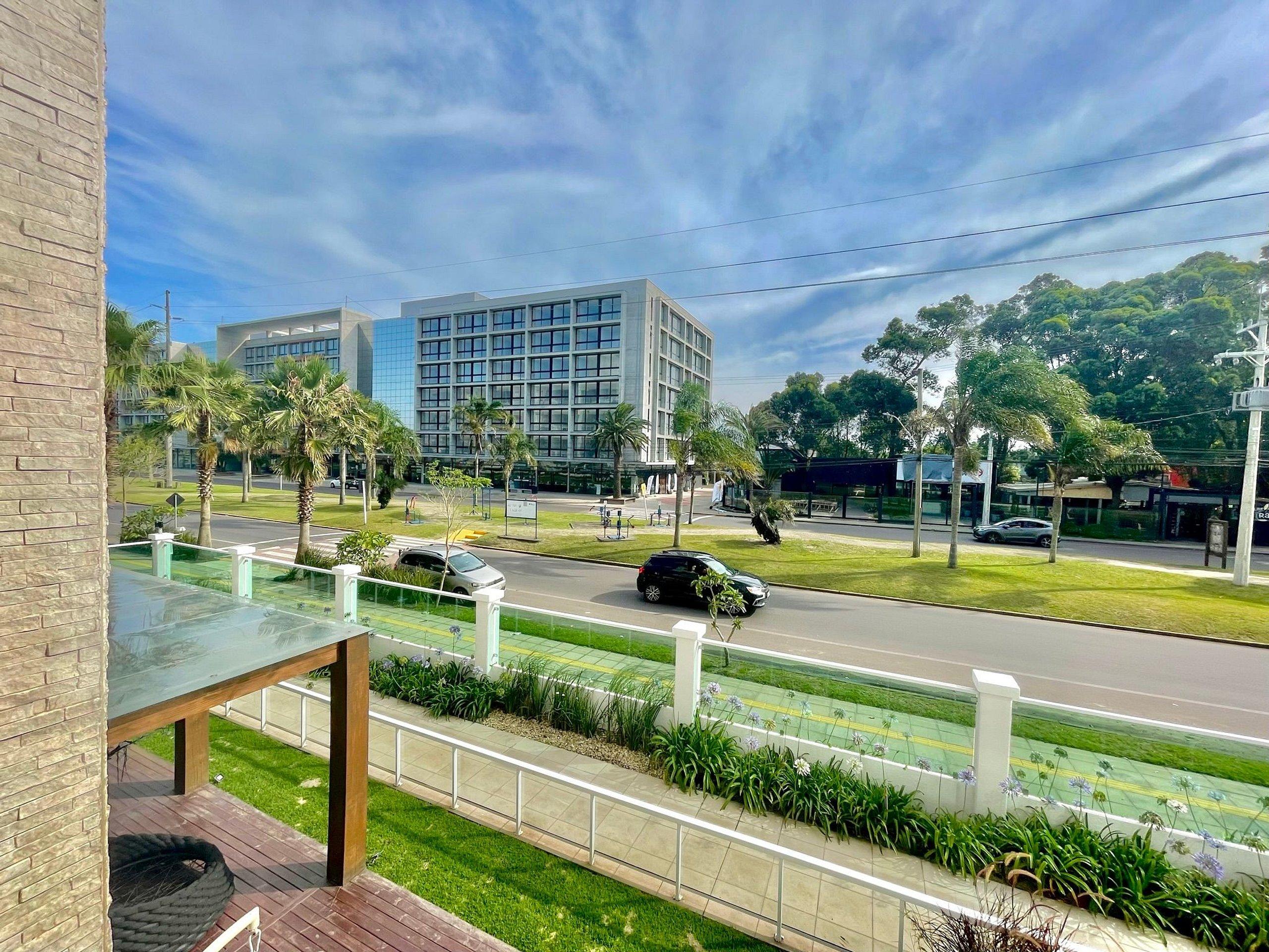 image-housing-carousel
