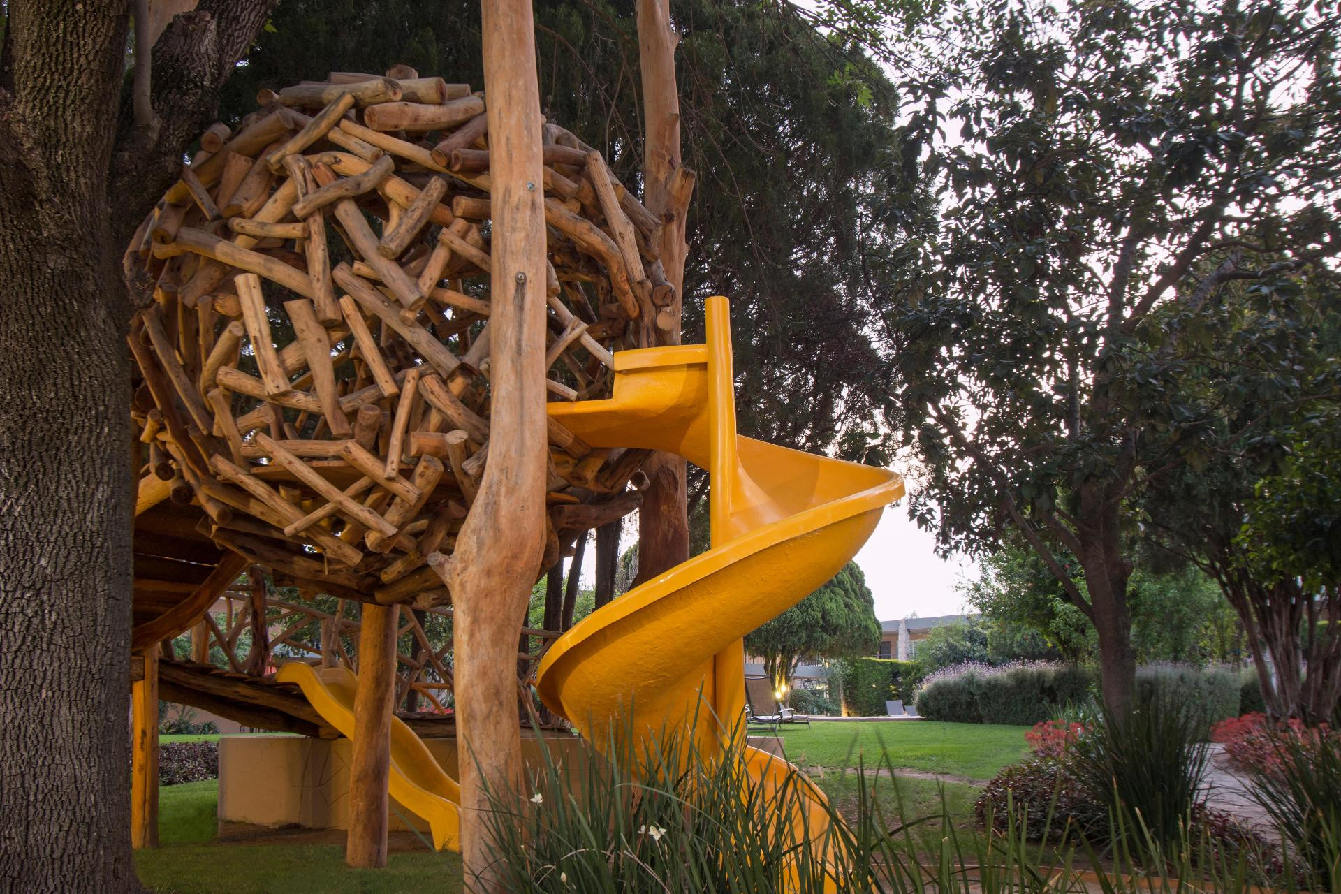 image-housing-carousel