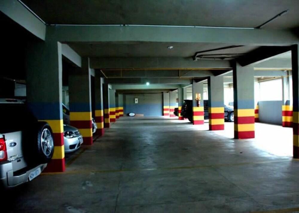 image-housing-carousel