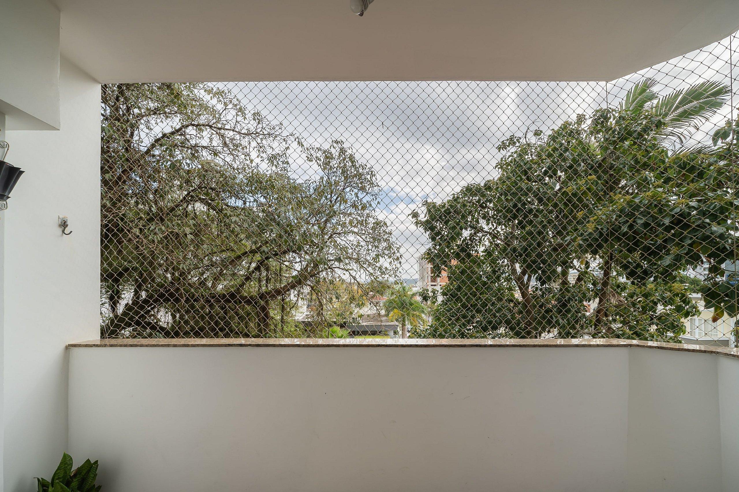 image-housing-carousel