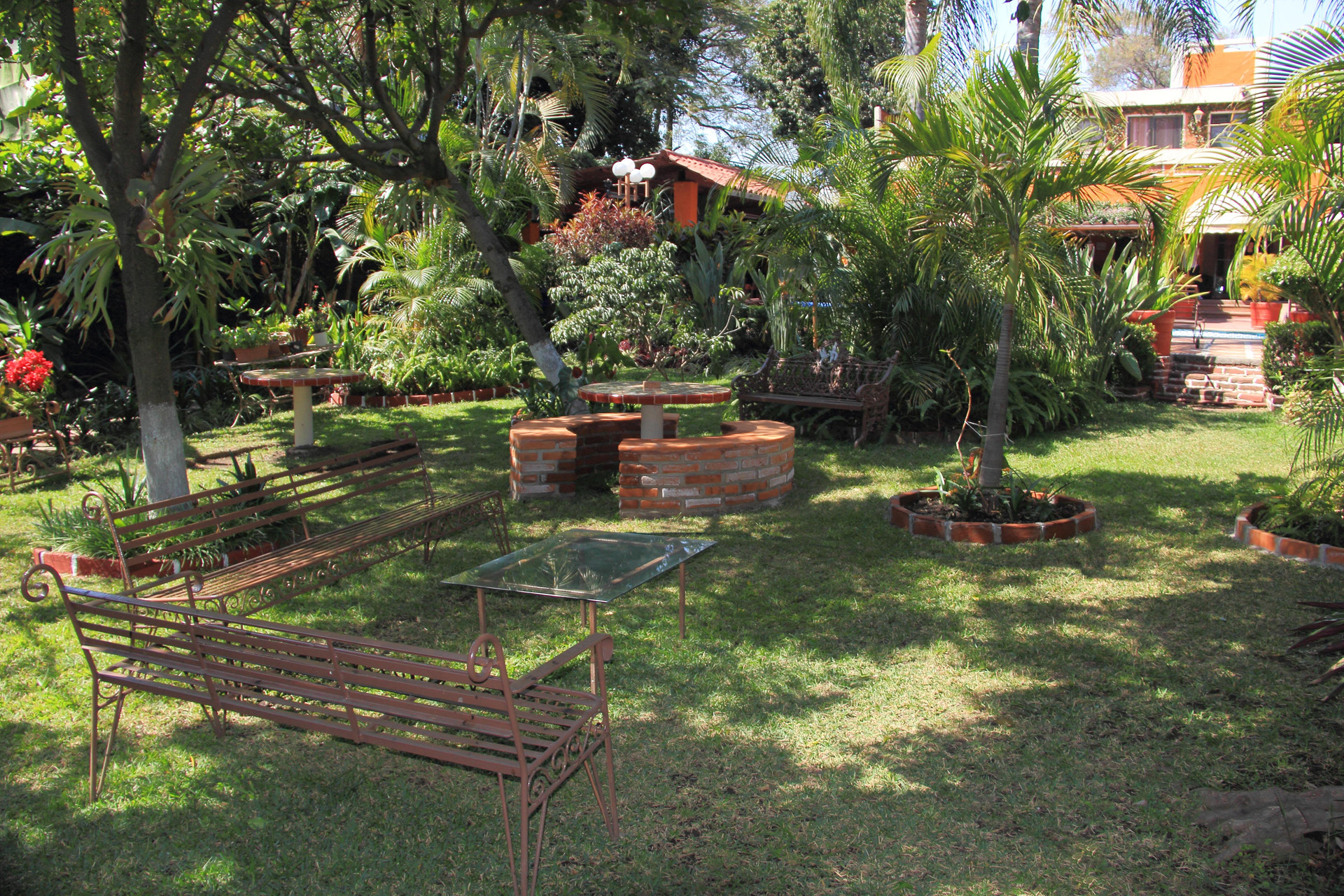image-housing-carousel