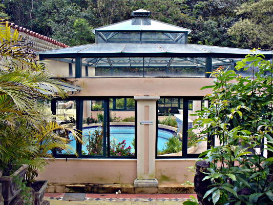 image-housing-carousel