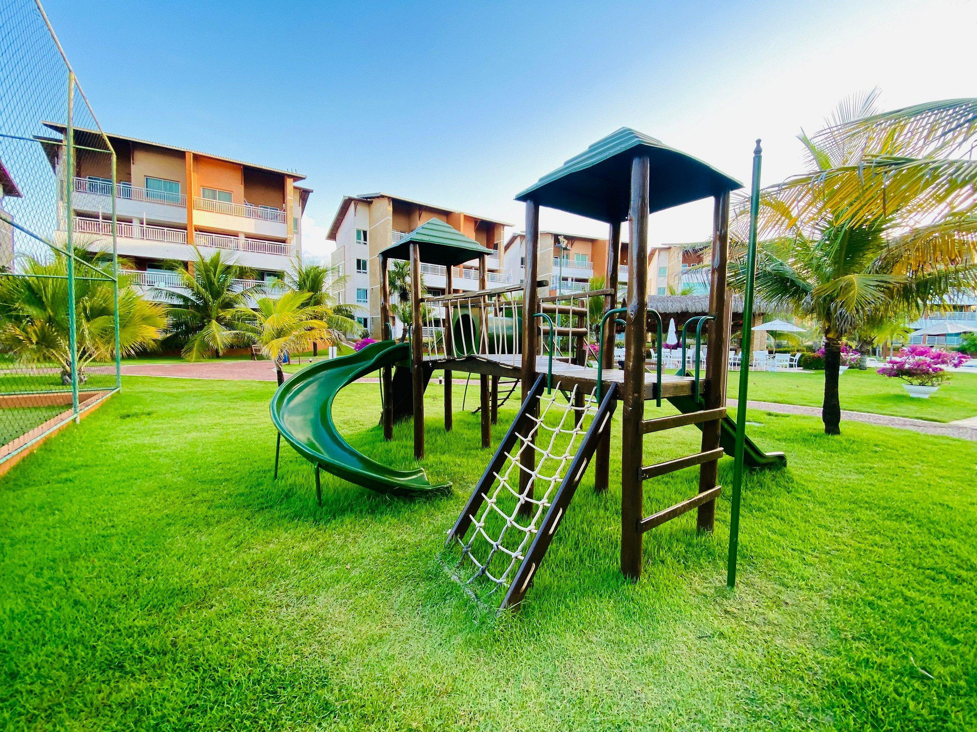 image-housing-carousel