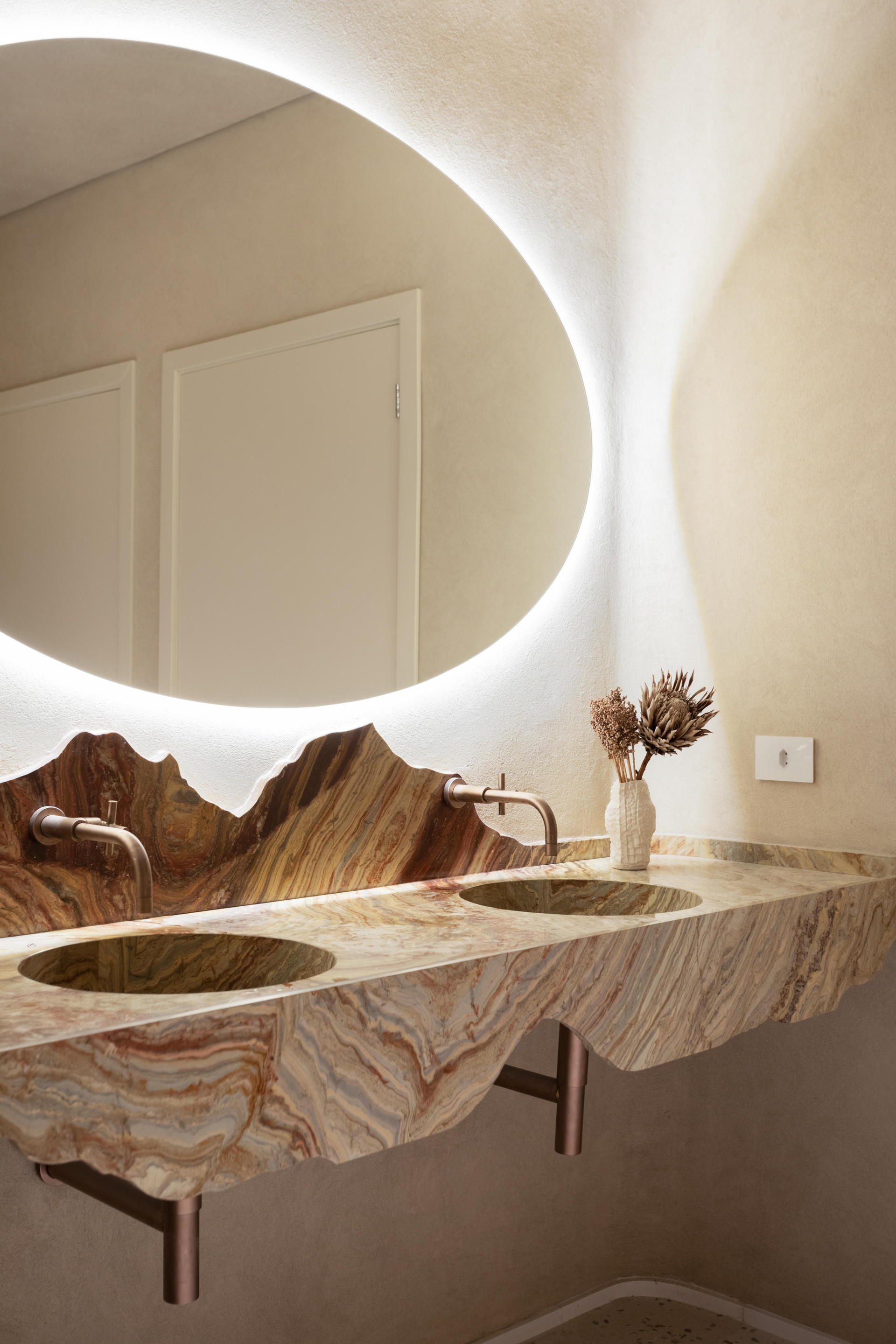 image-housing-carousel