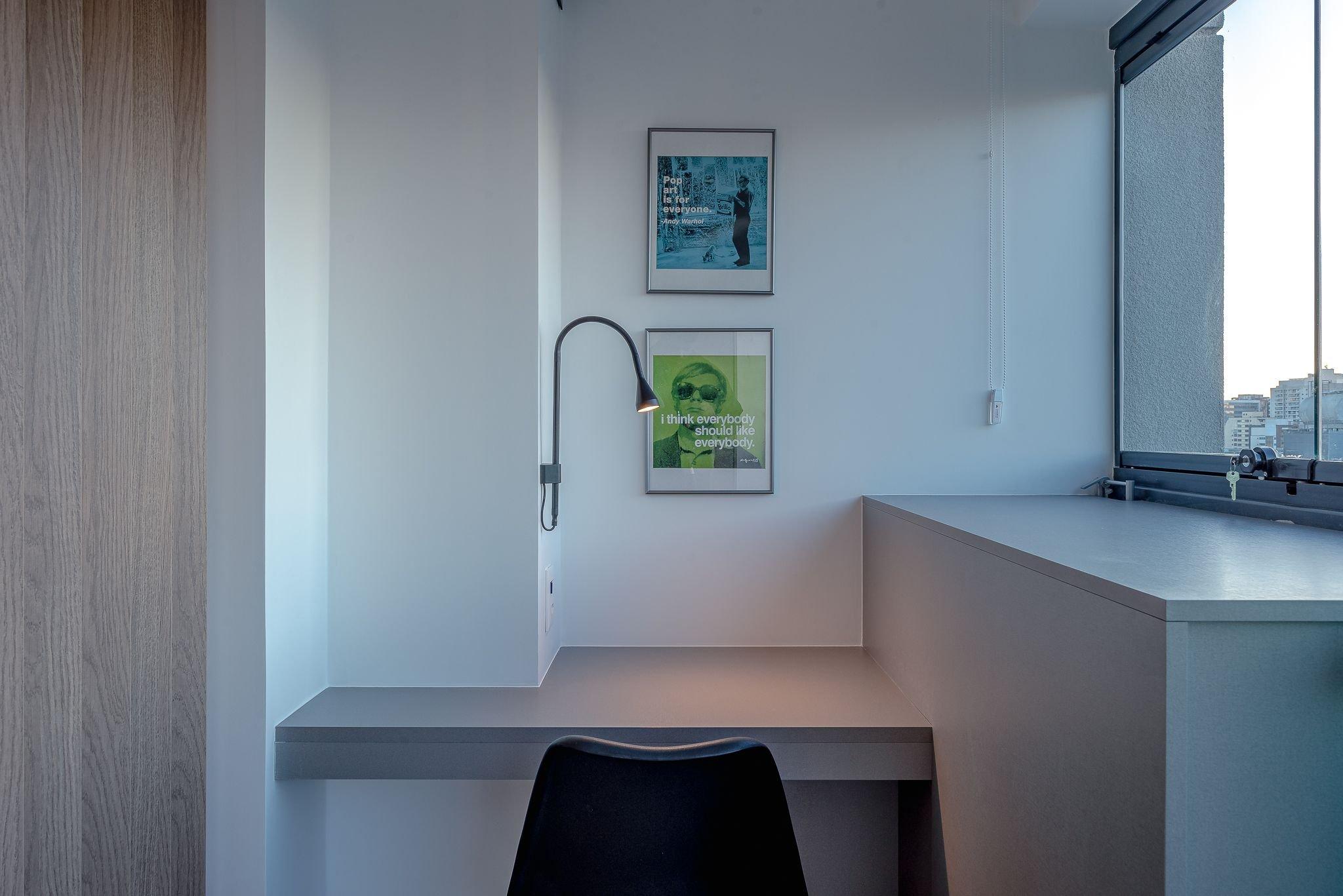 image-housing-carousel