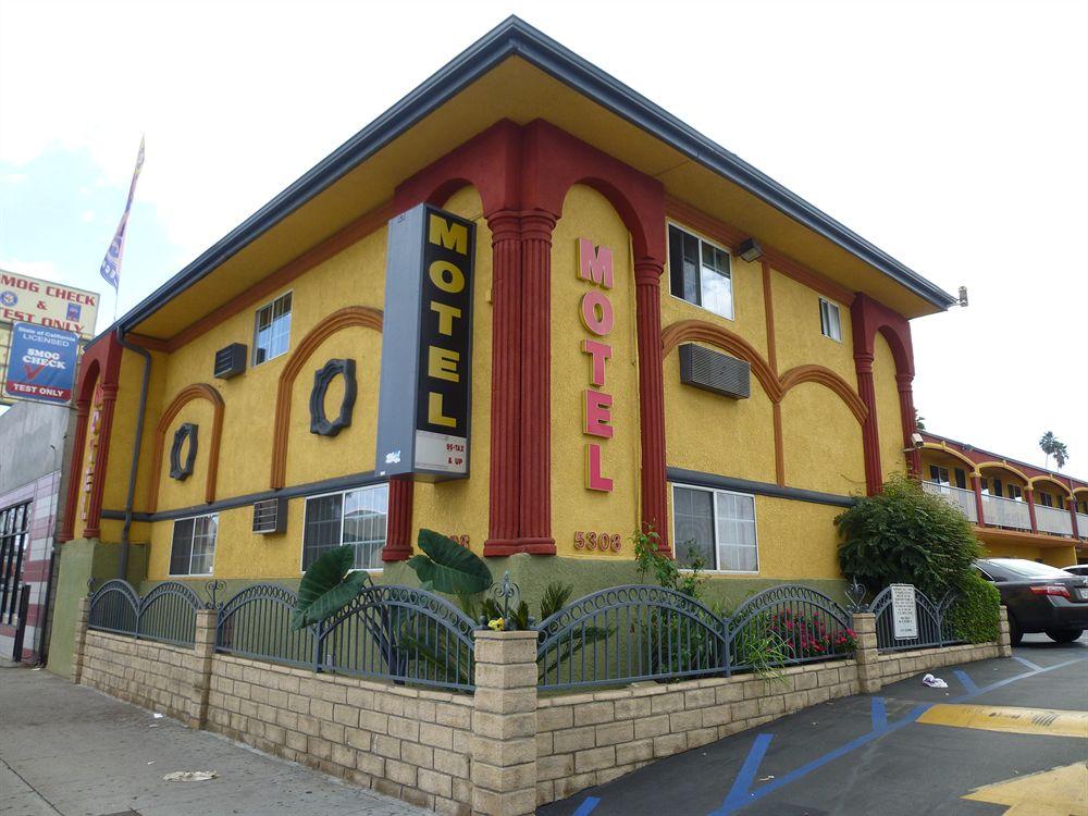 image-housing-carousel