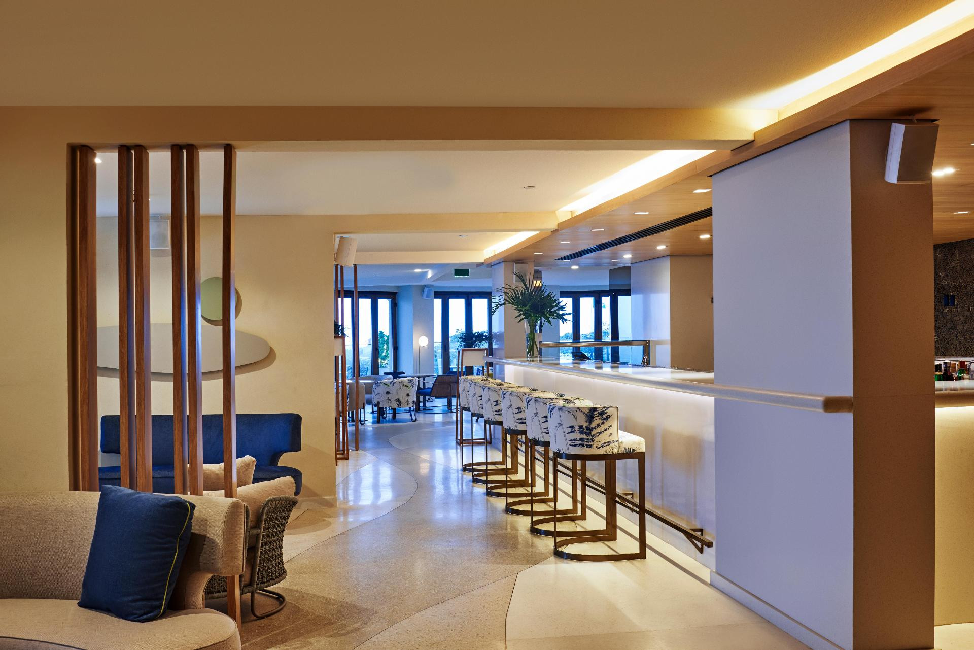 image-housing-carousel