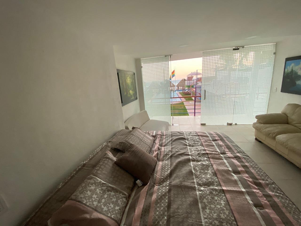 image-housing-carousel