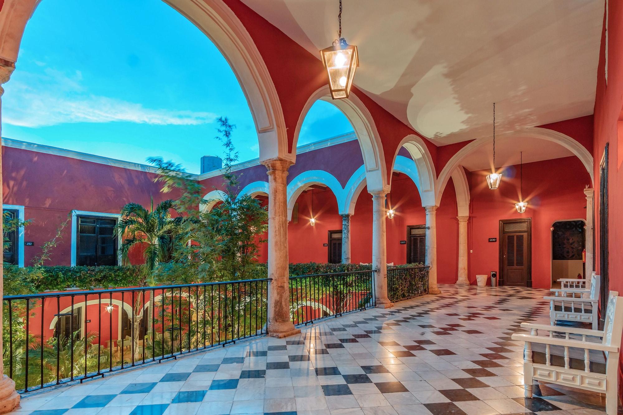 image-housing-carousel