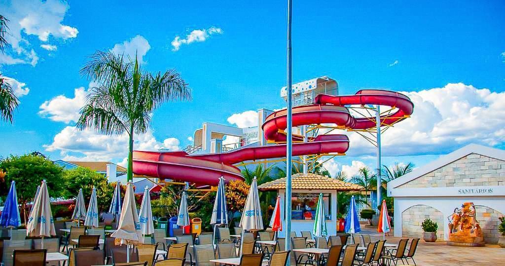 image-housing-carousel