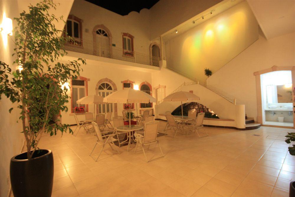 image-housing-carousel