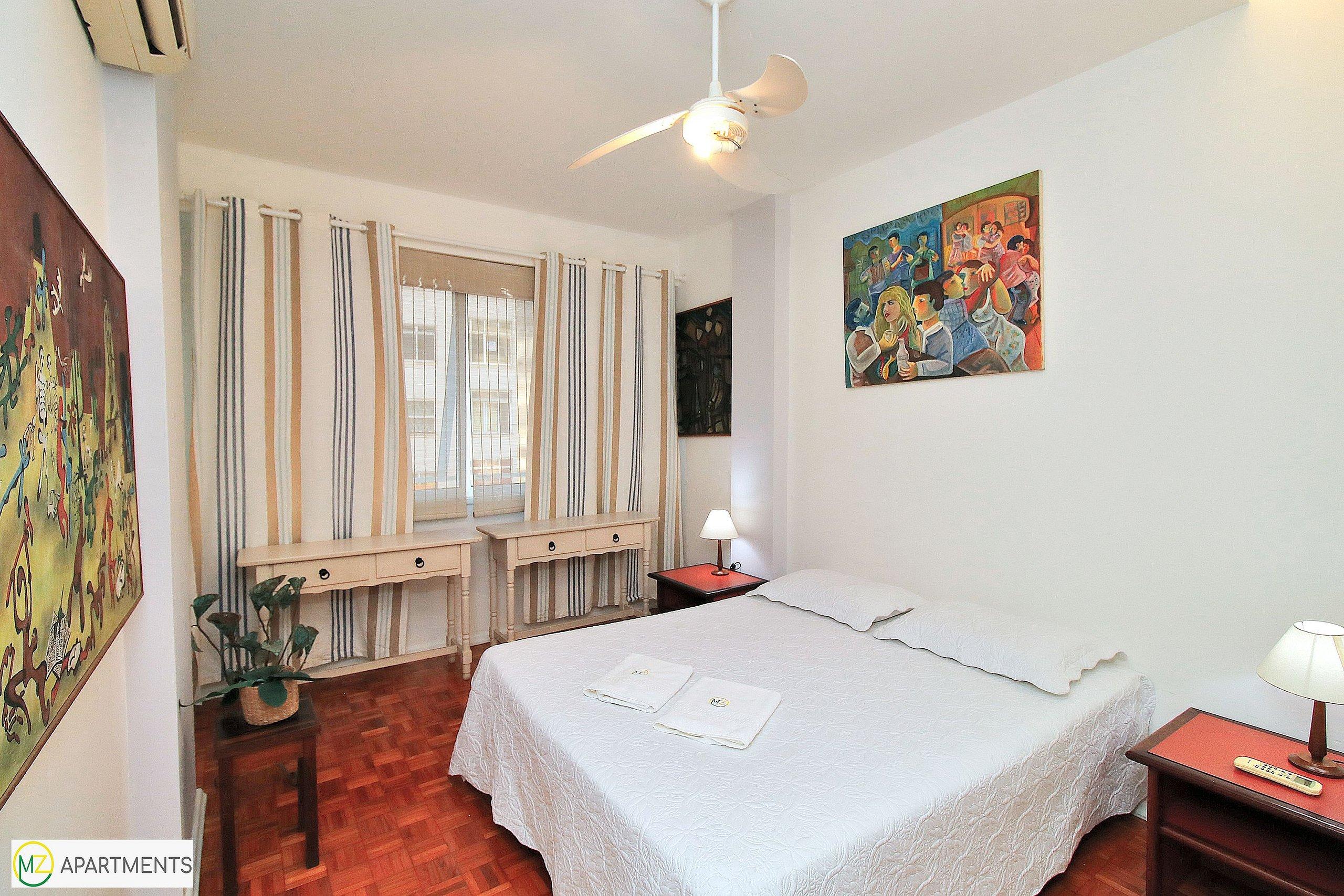 image-housing-carousel