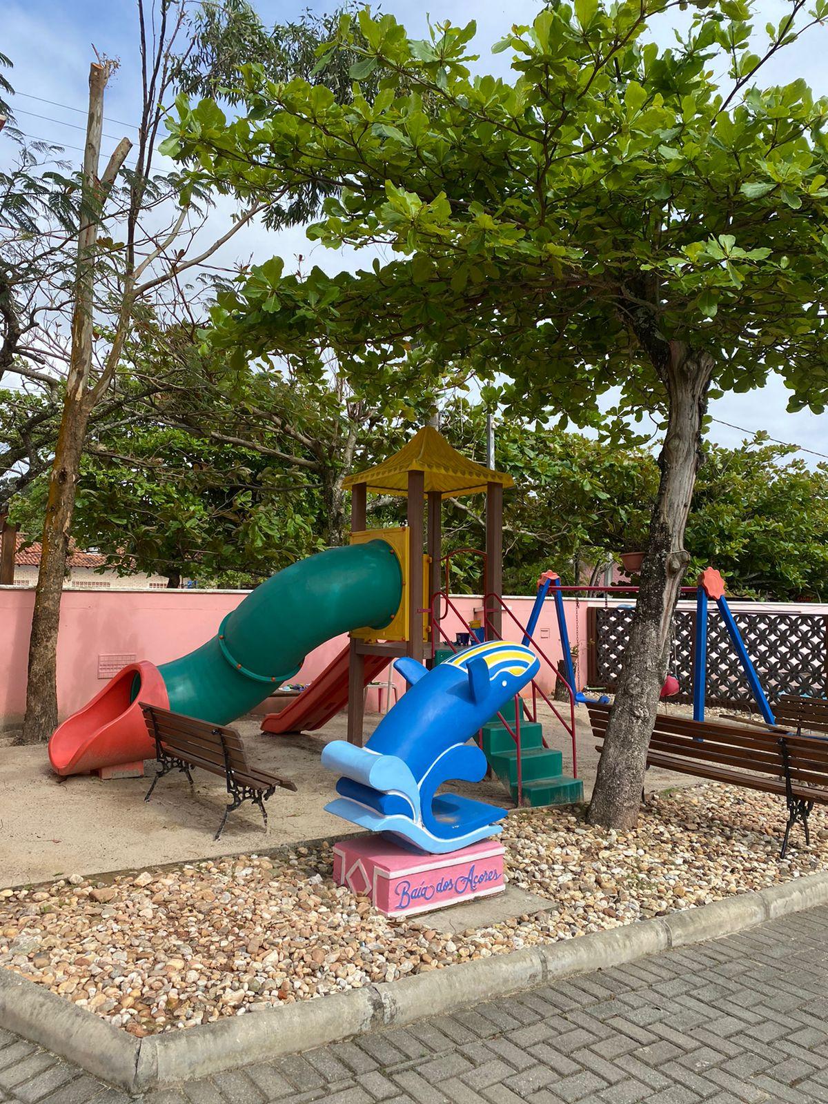 image-housing-carousel