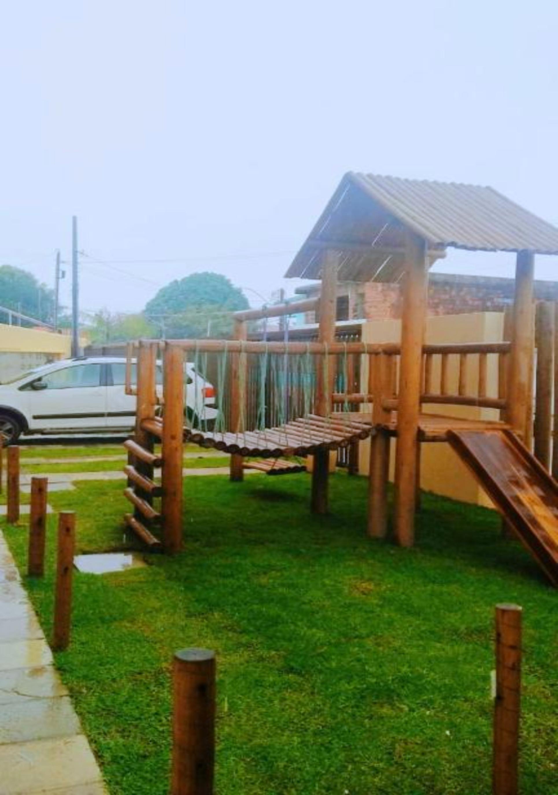 image-housing-carousel