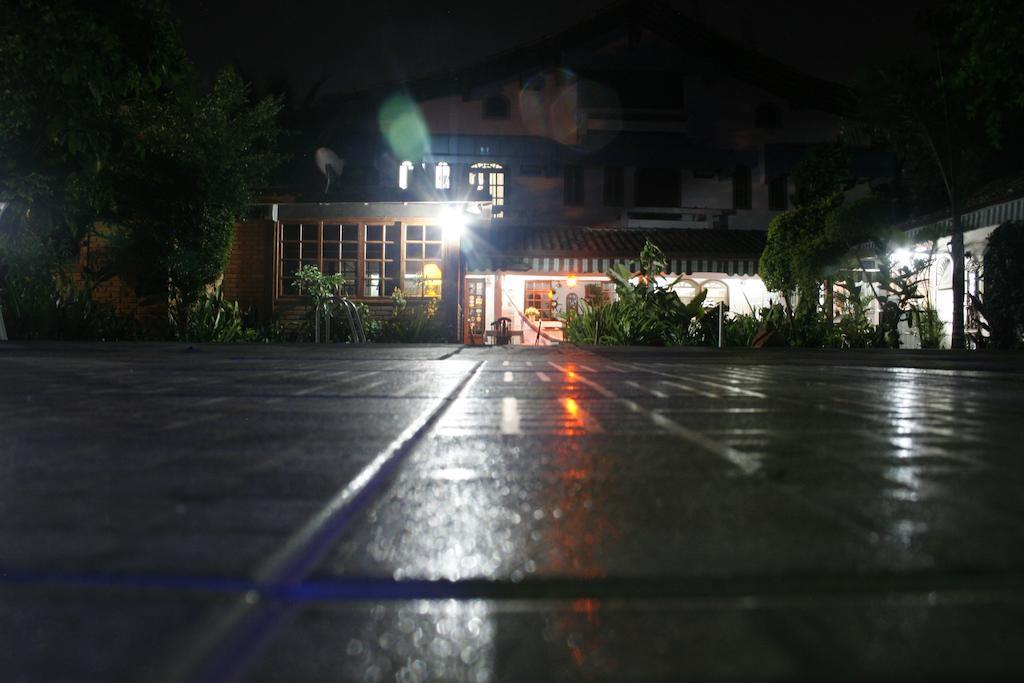 image-housing-carousel