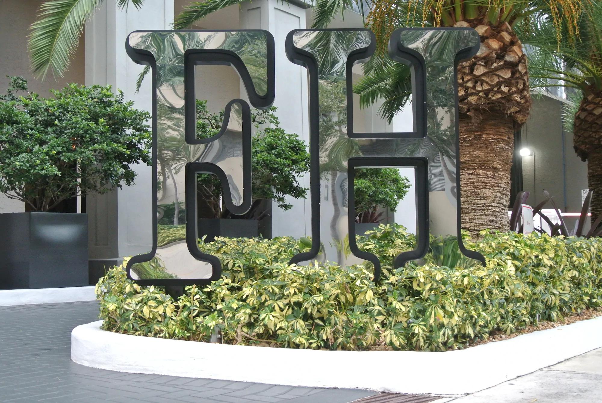 image-housing-carousel