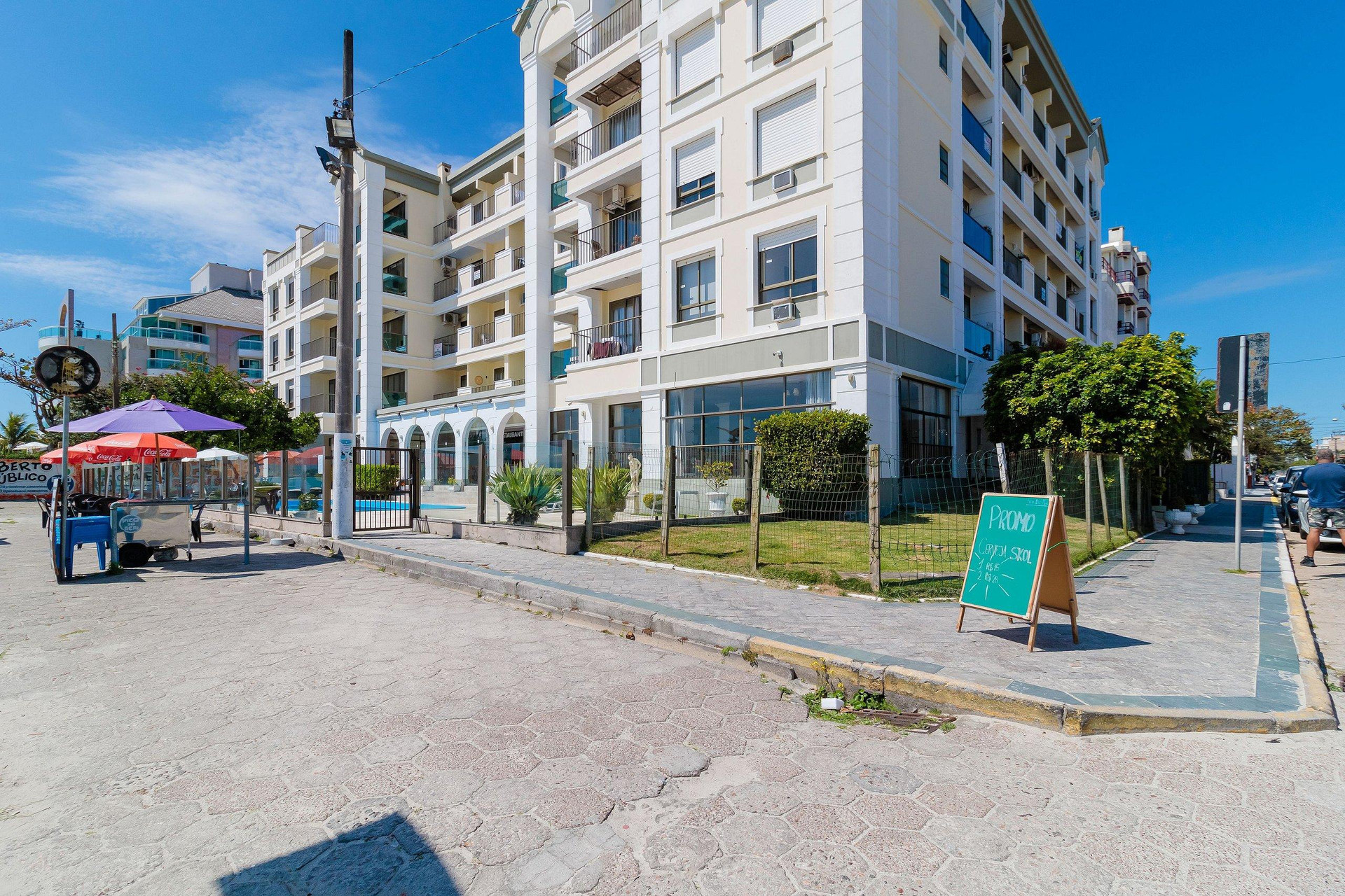 image-housing-carousel