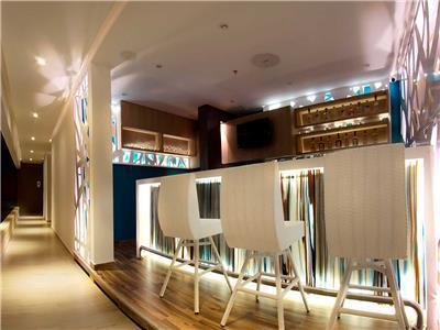 image-housing-carousel