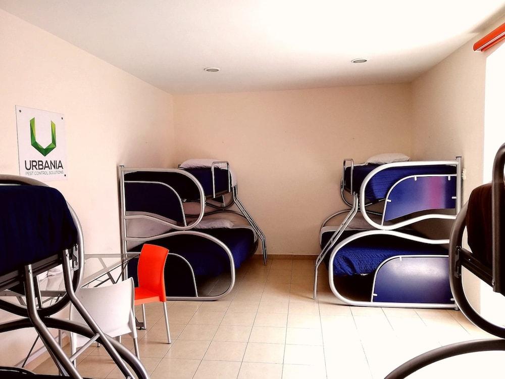 image-housing-carousel