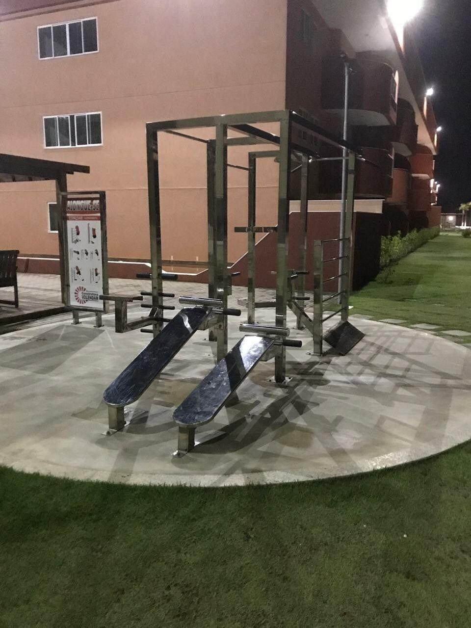 image-housing-carousel