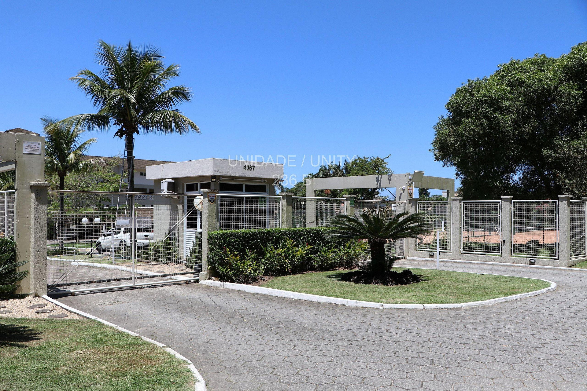 image-housing-carousel