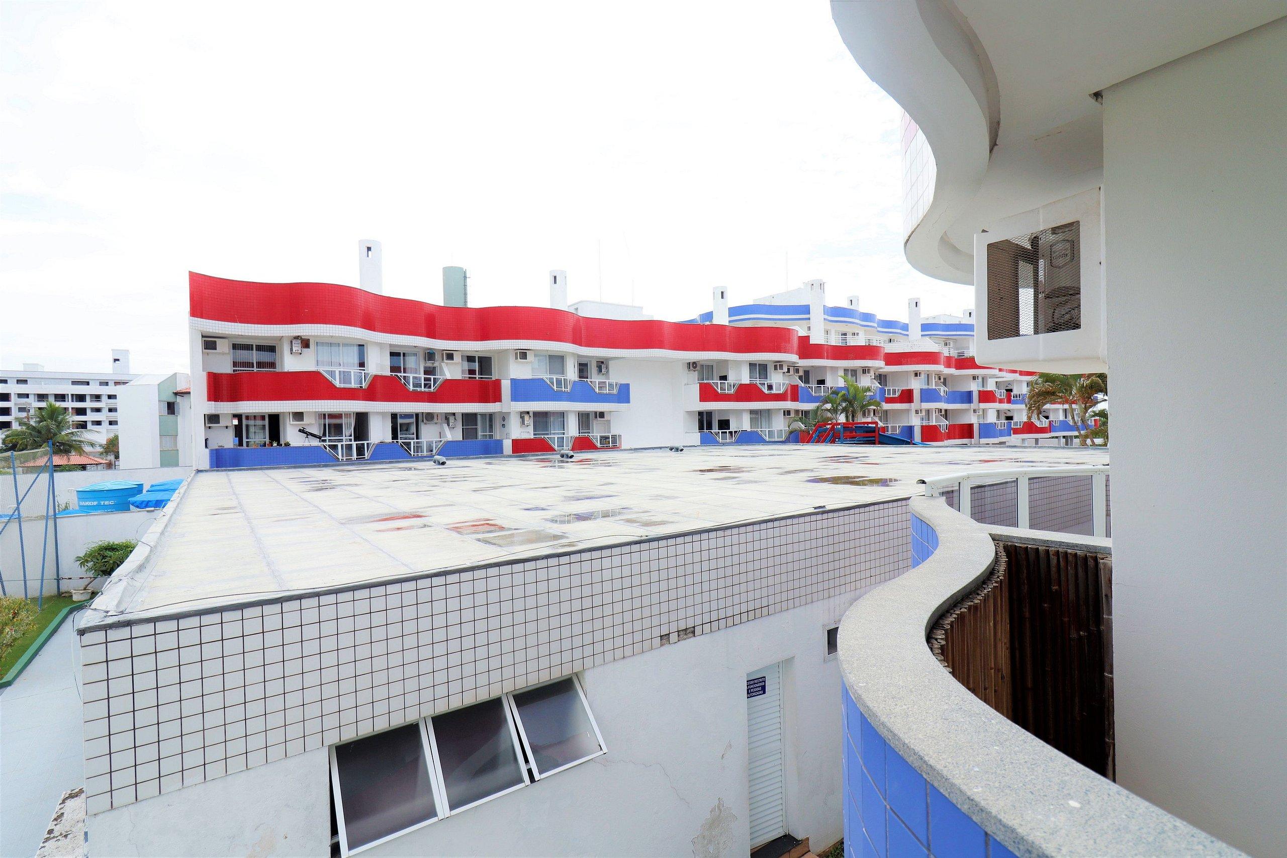 image-housing-carousel