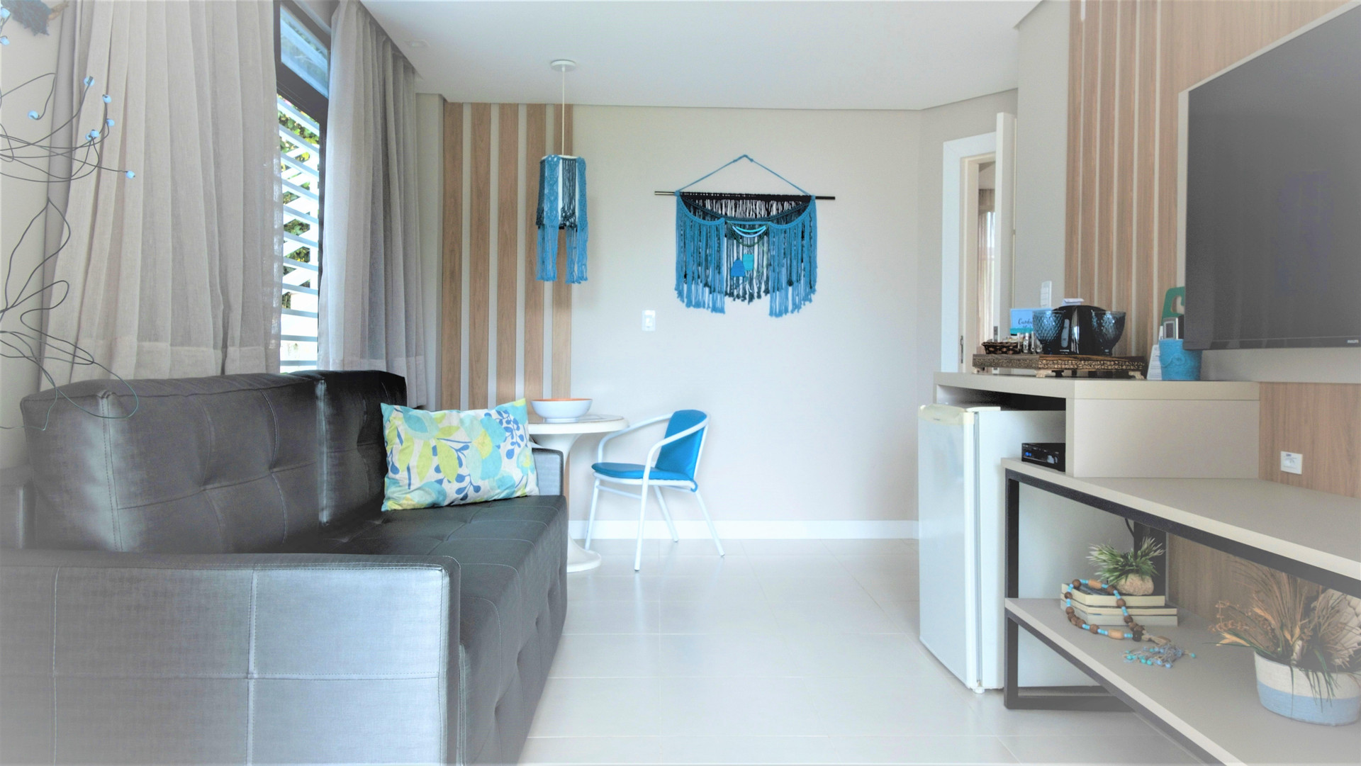 image-housing-carousel