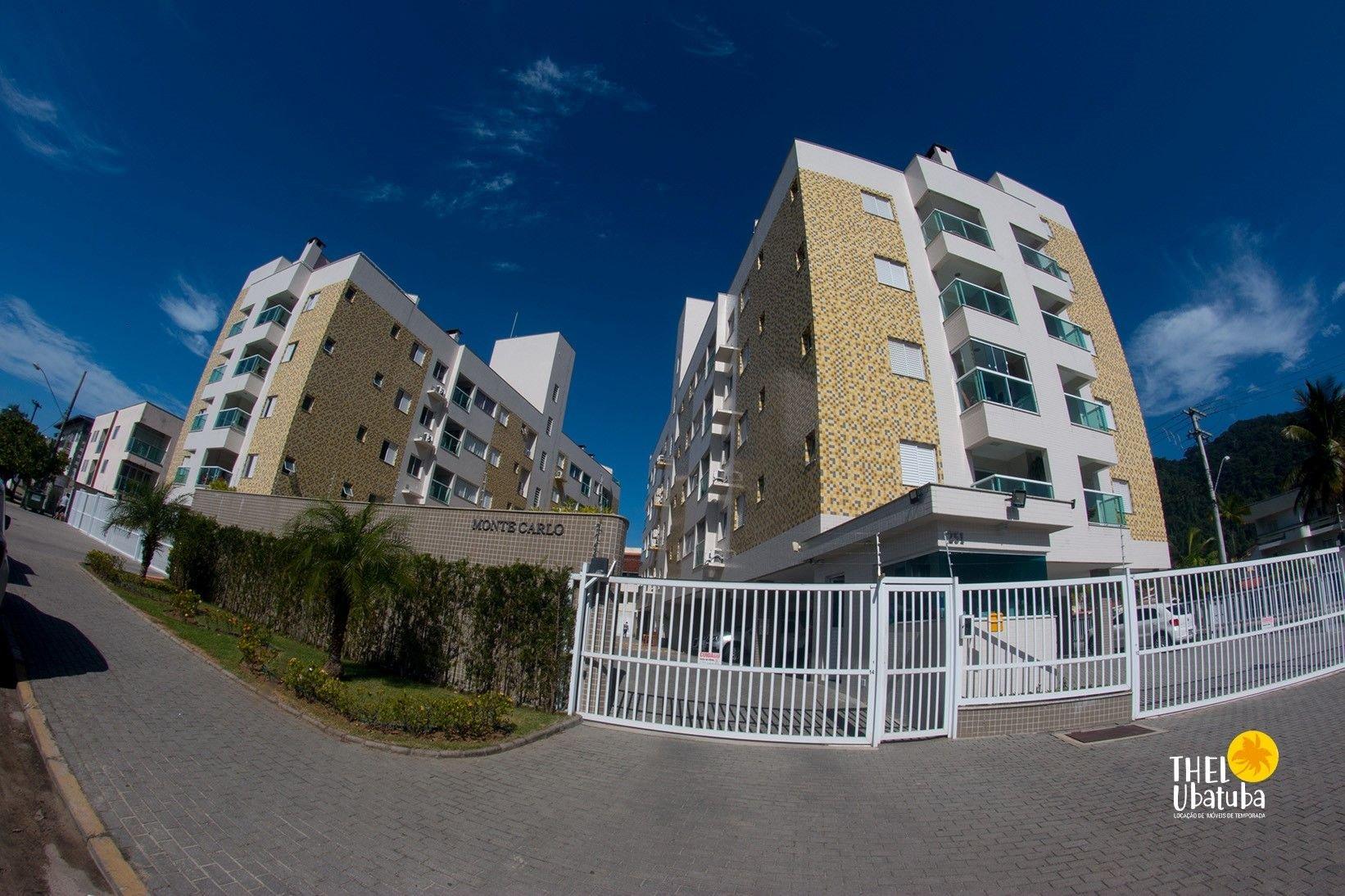 image-housing-carousel