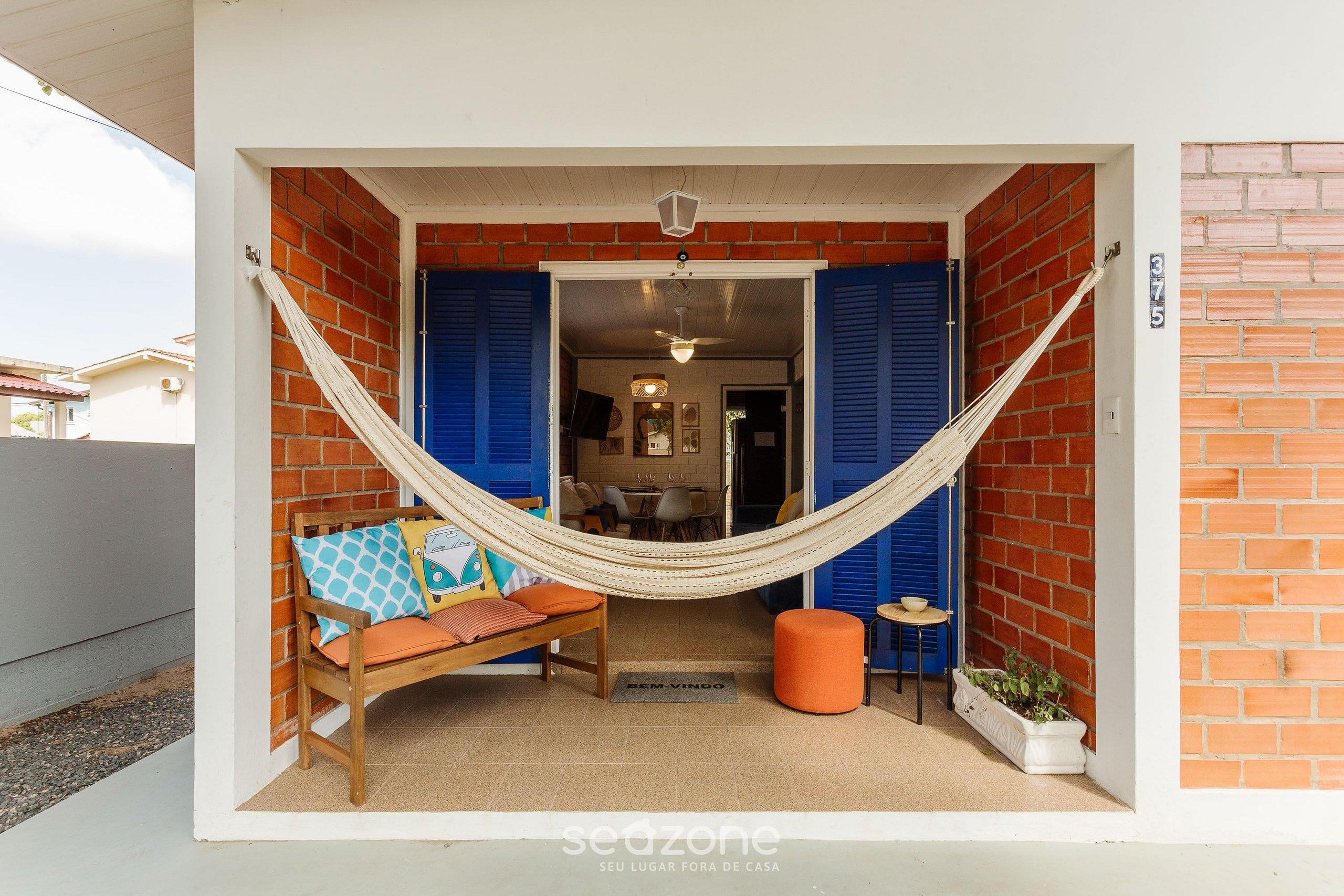 image-housing-carousel
