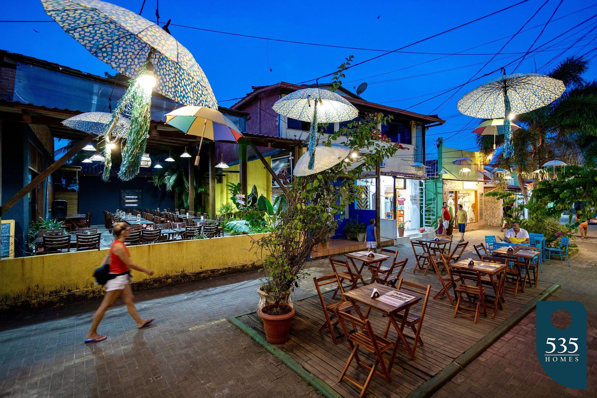 image-housing-carousel