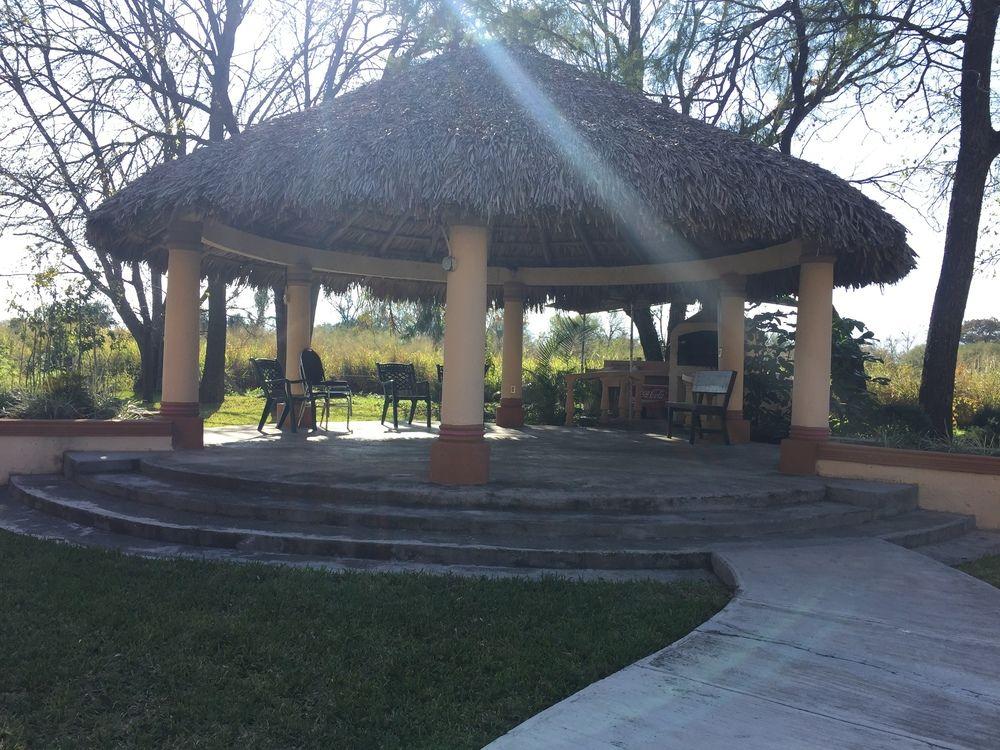 image-housing-carousel
