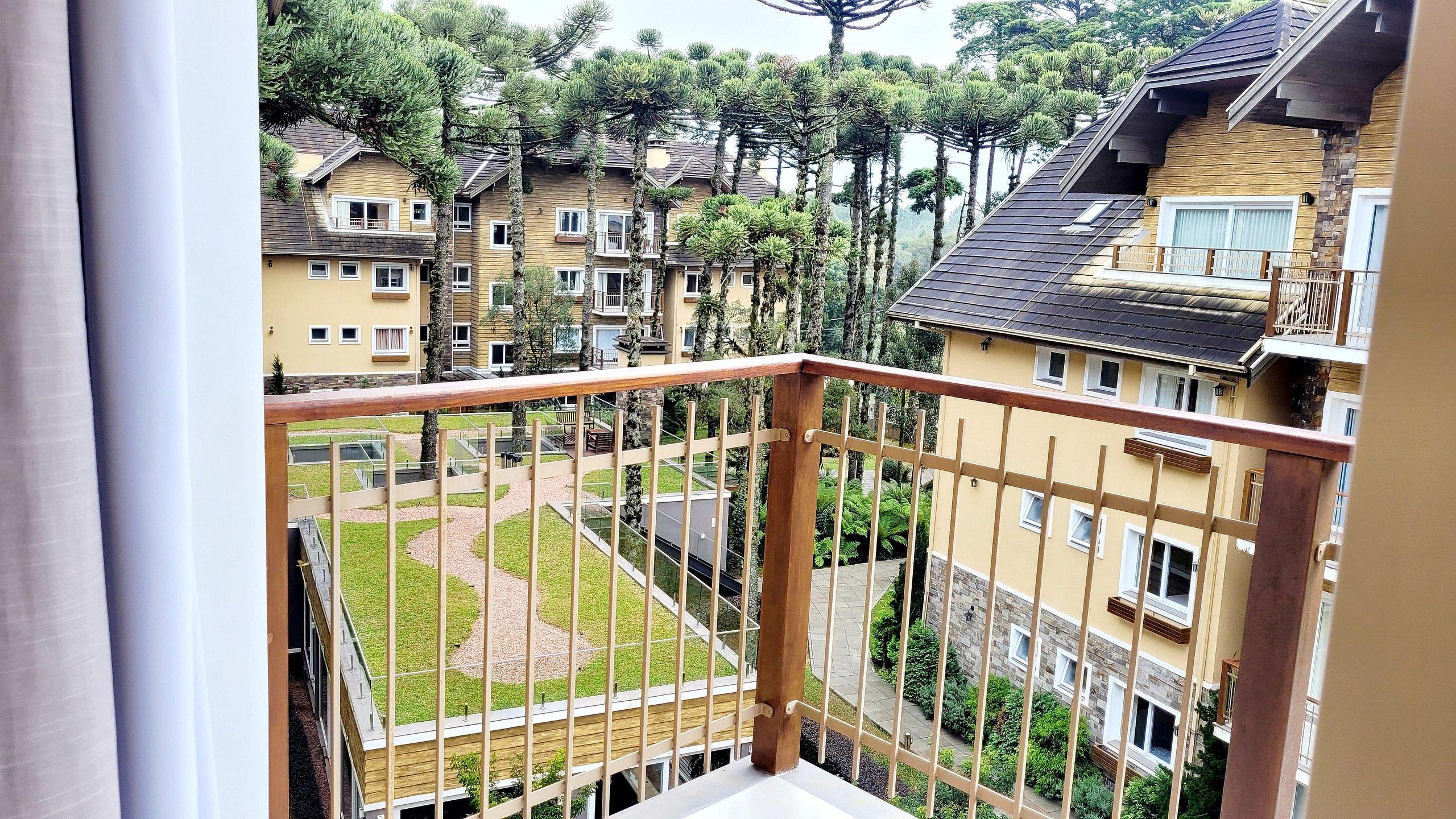 image-housing-carousel