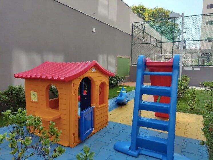 image-housing-carousel