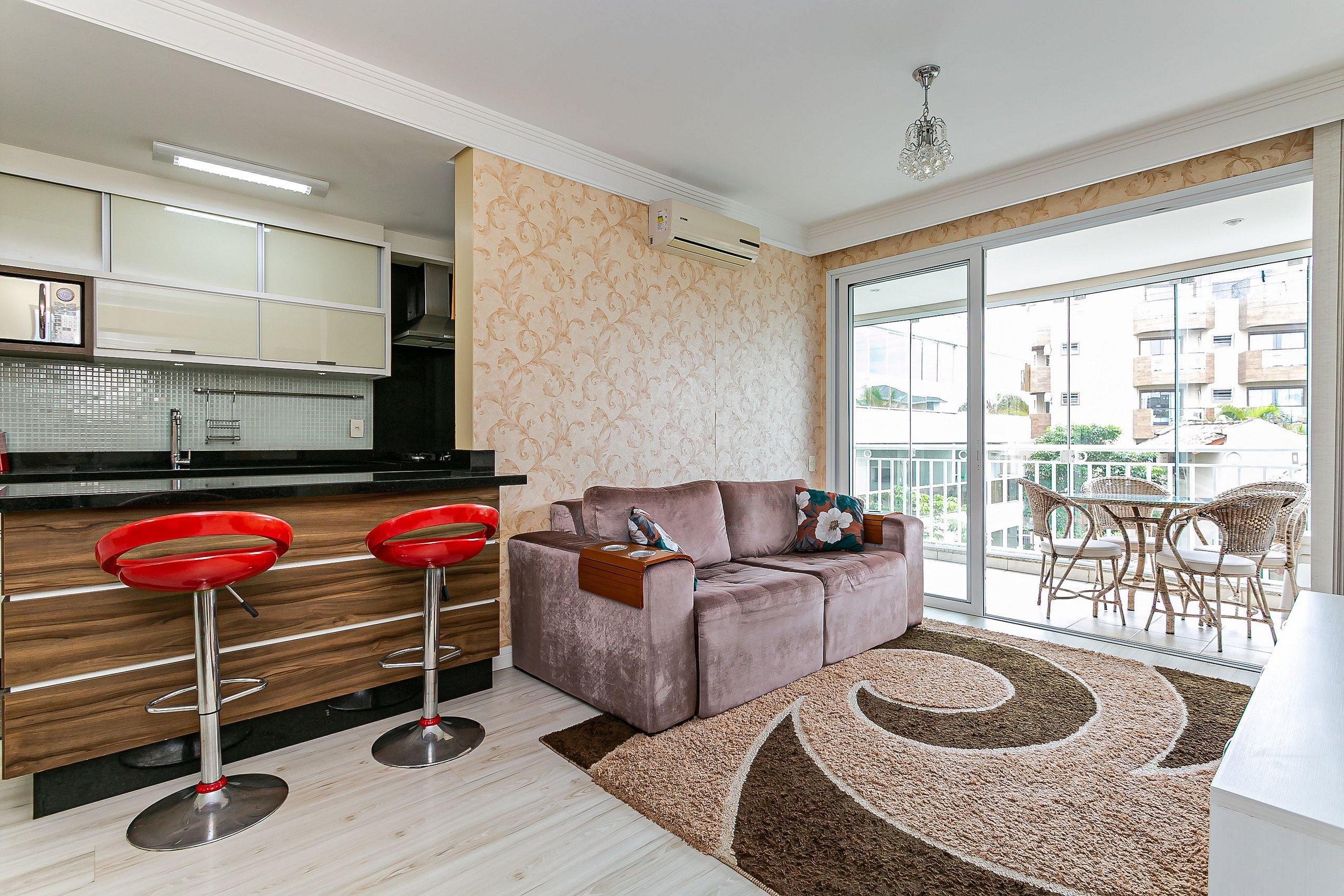 image-housing-carousel