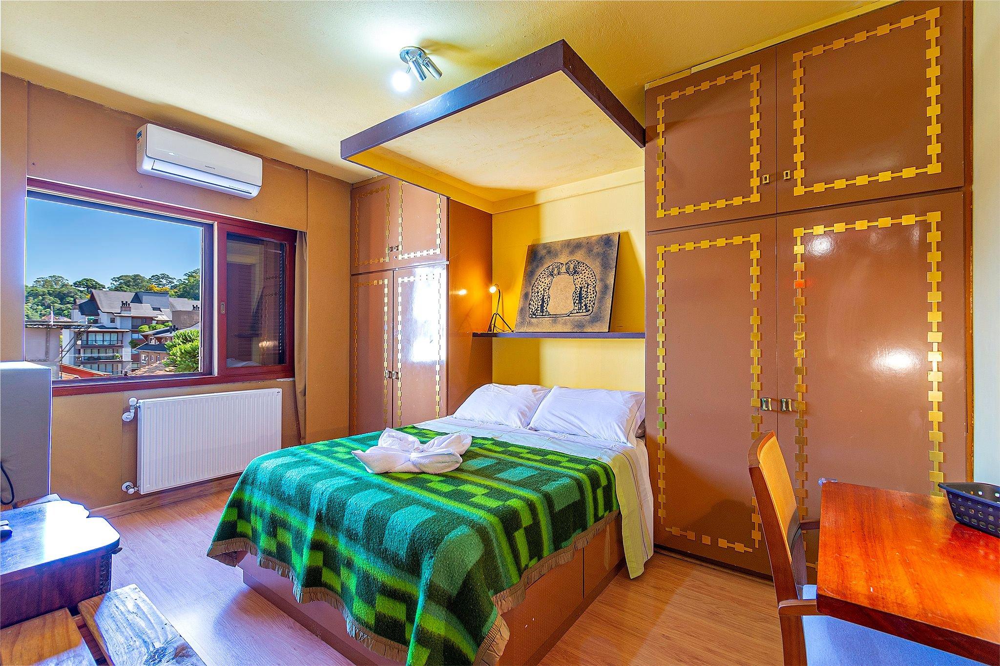 image-housing-carousel