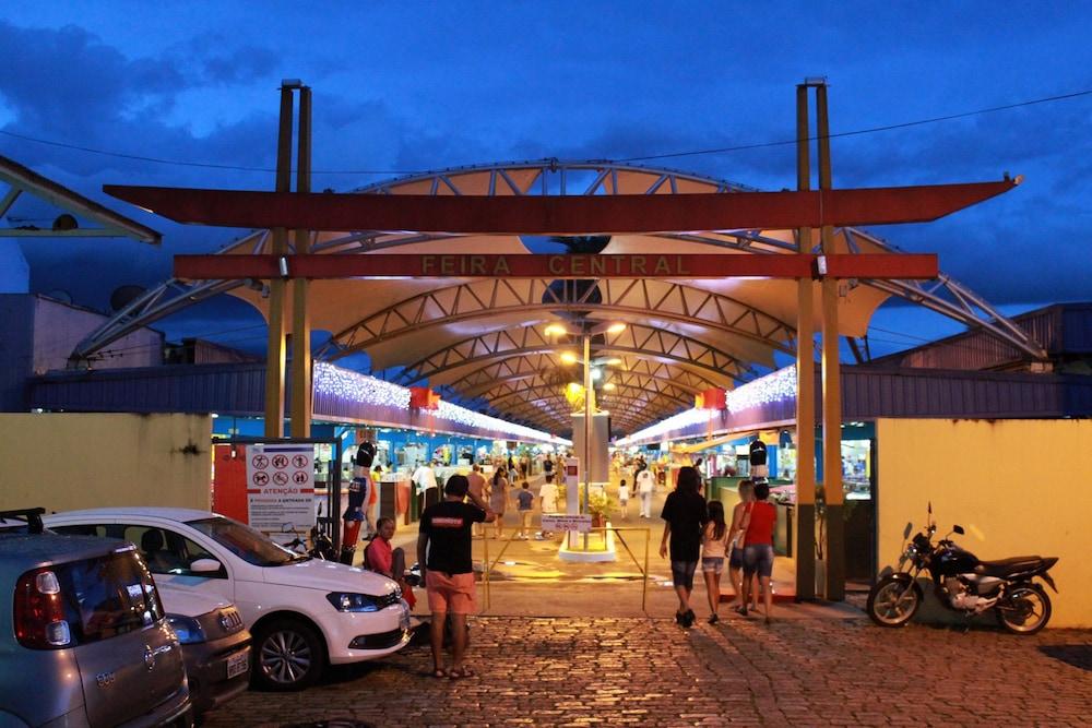 image-housing-carousel
