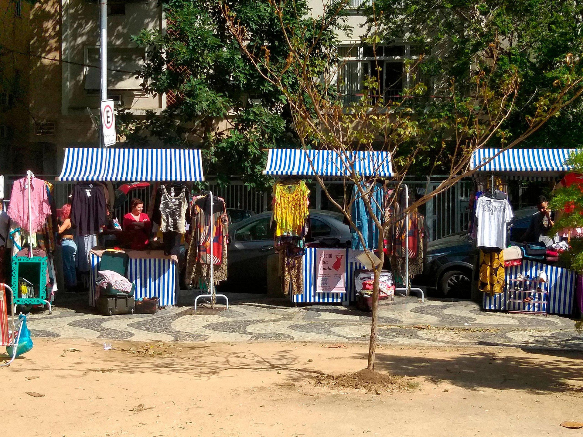 image-housing-carousel
