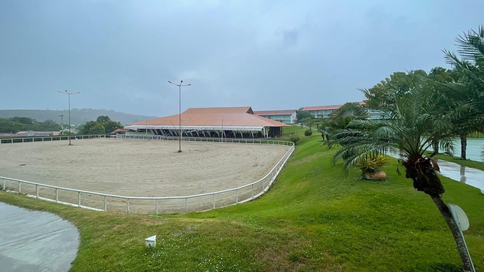 image-housing-carousel